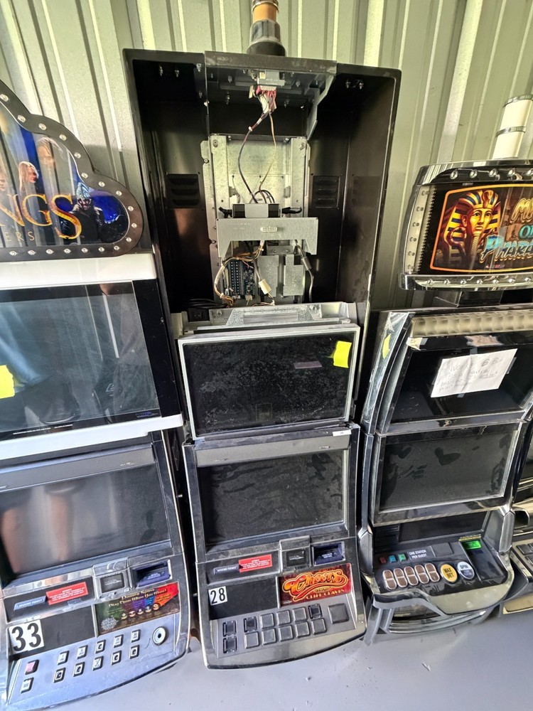 Slot Machine Lot 11 total READ