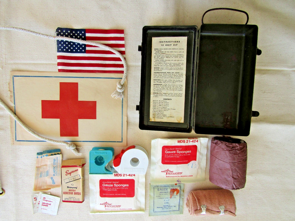 Original WWII US Army First Aid Kit