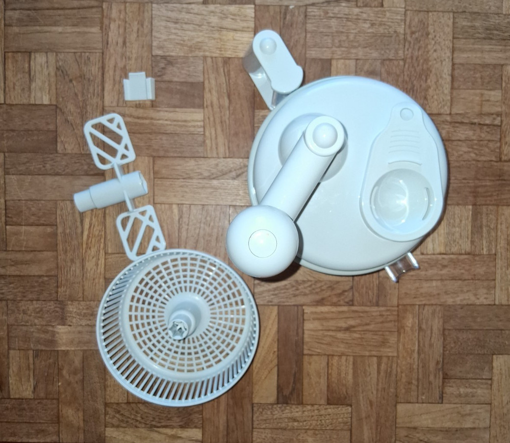 WHITE manual chopper is multi-functional w/ slicer, blender & salad spinner (B1)