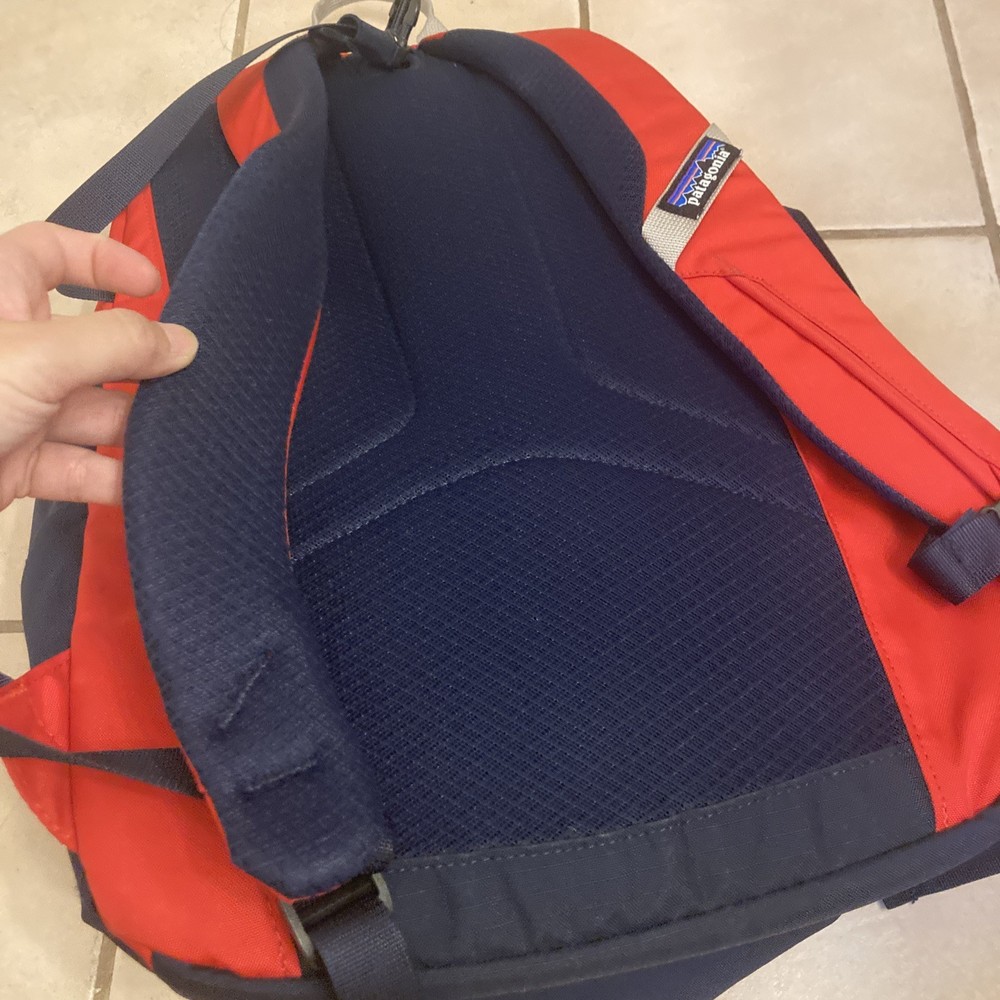 Patagonia Refugio 28L Day Pack Backpack Red Blue New READ