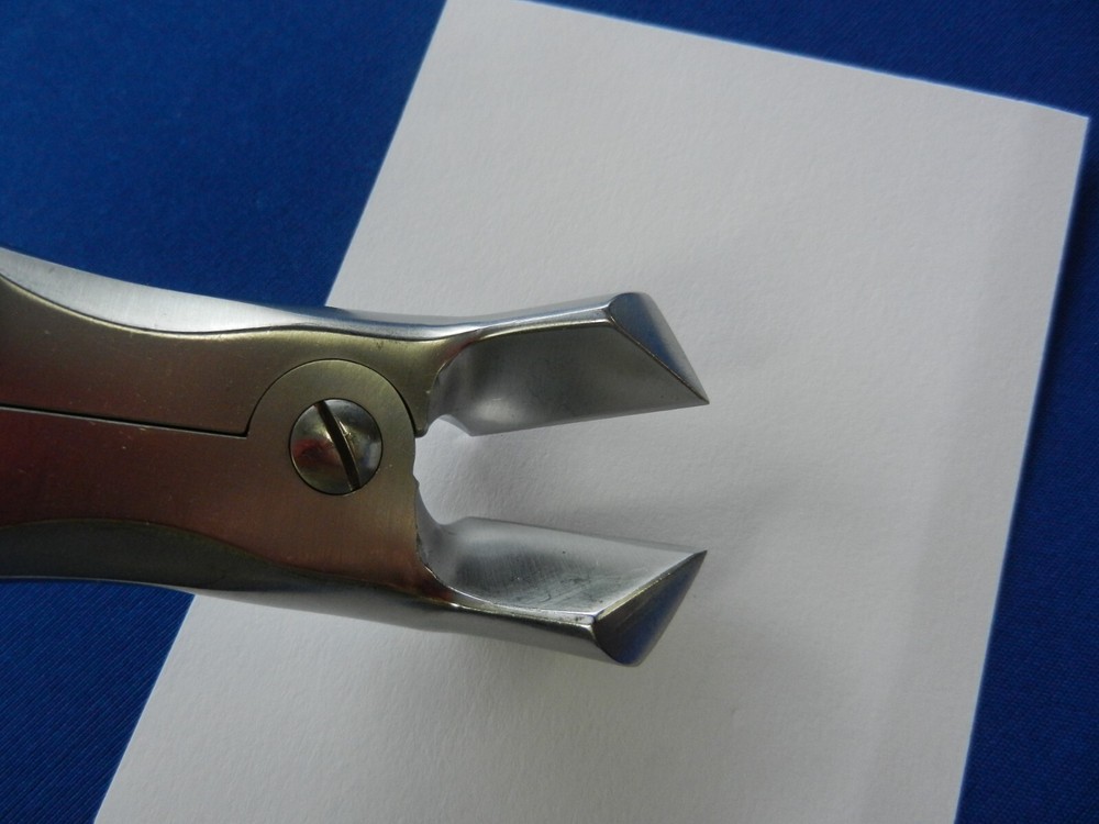 E4498 V. Mueller VM37-2251 Double Action Orthopedic Cutter