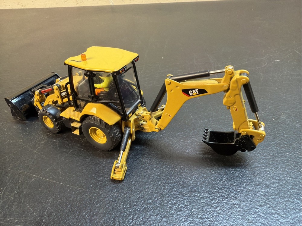 Diecast Masters 1:50 420F2 Backhoe Loader & Tin CLEAN