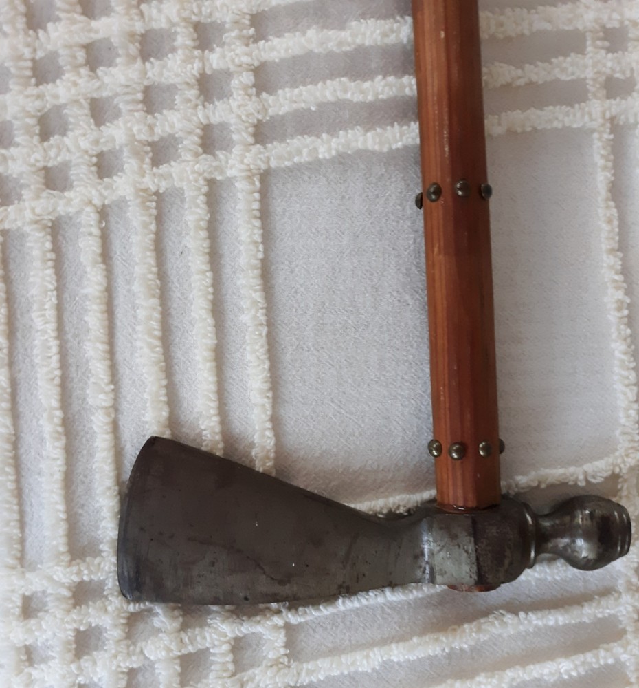 Tomahawk with Smoking Bowl - age Ax - Beads, feather & Studs - AX