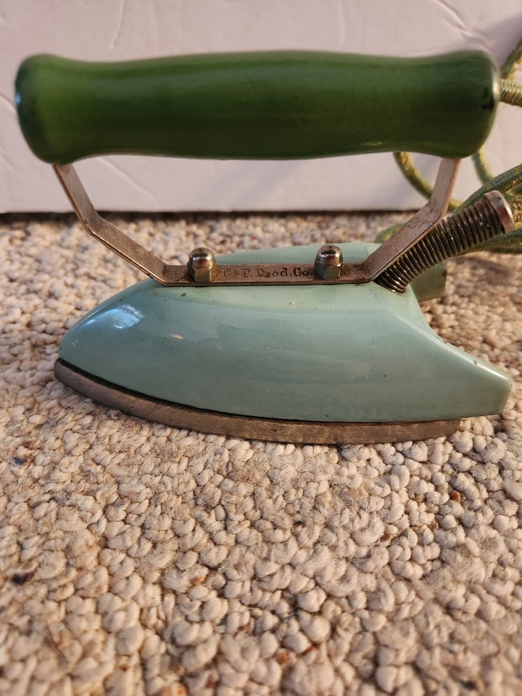 Vintage Green Small Travel Iron!