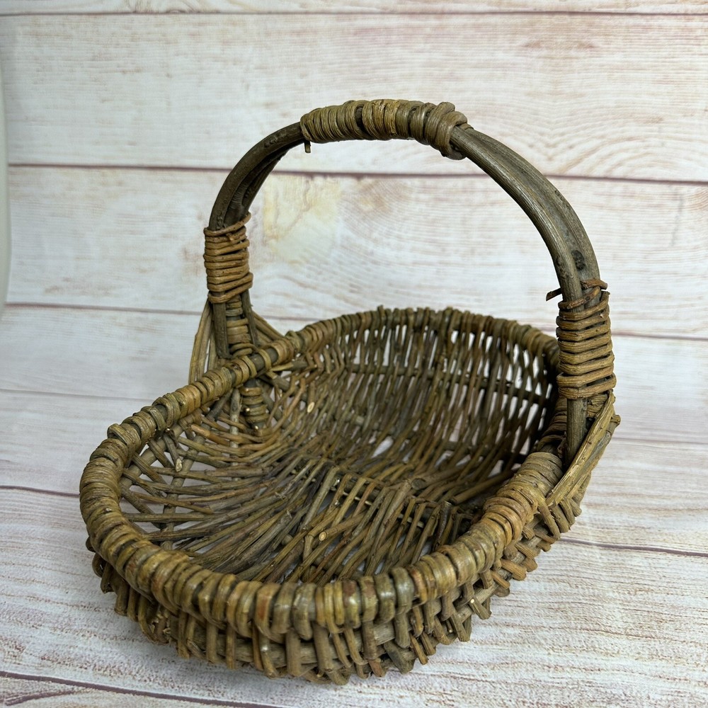 Vintage Retro Primitive Rustic Decorative Loop Handle Basket Cottage Core Nature