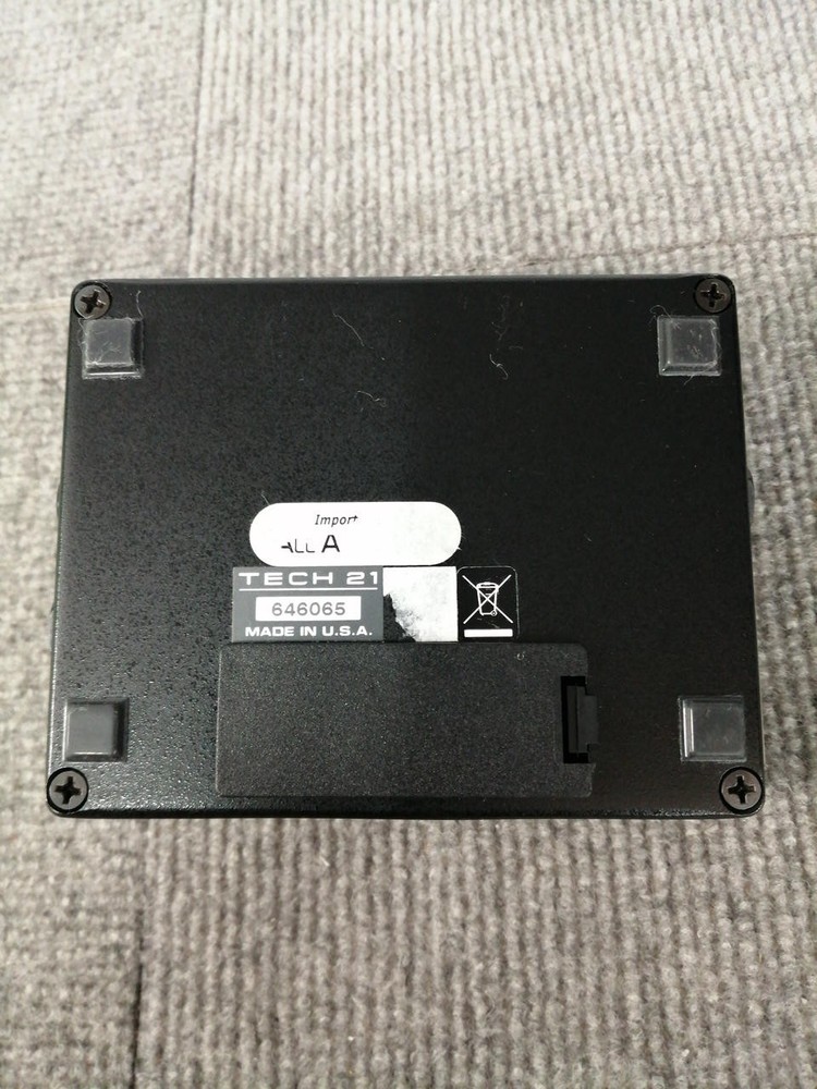 TECH21 SANS BASSDRIVER DI effector