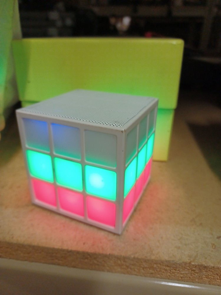 Mobi Cube Bluetooth Speaker -White Cube W/ LED Light Show TESTED WORKING AUDIO $