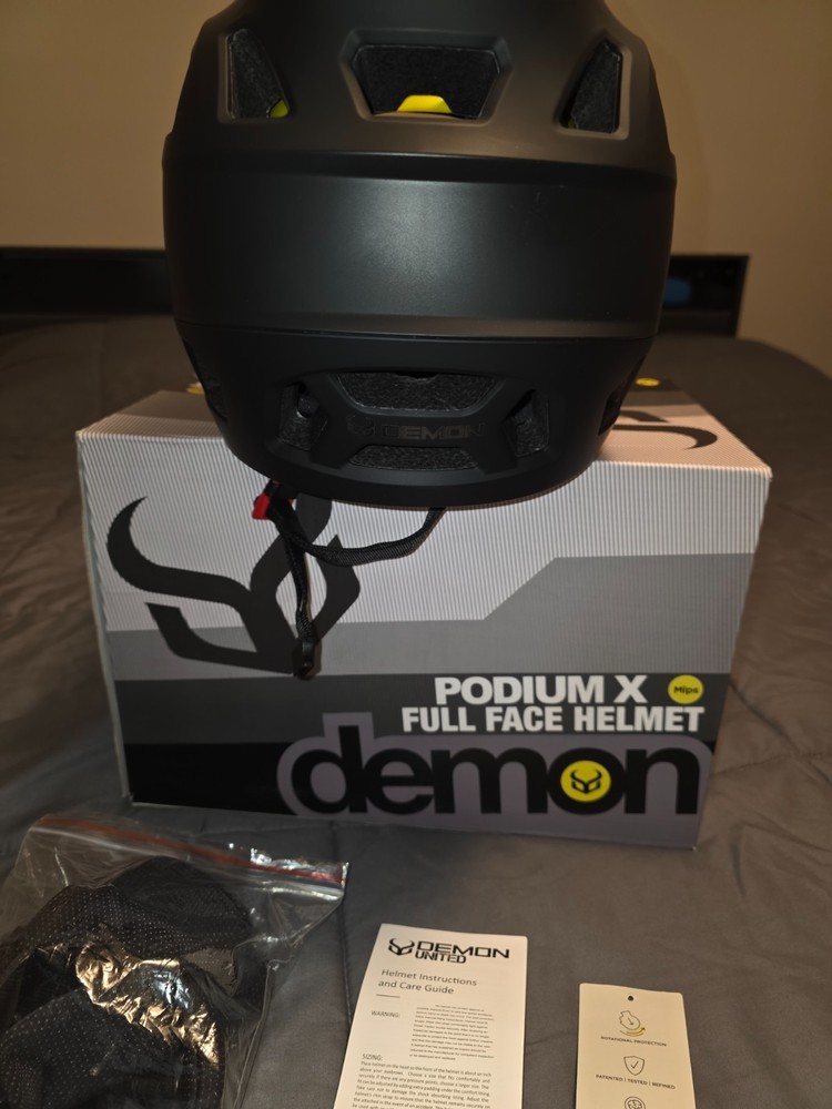 Demon Podium Helmet with MIPS Large
