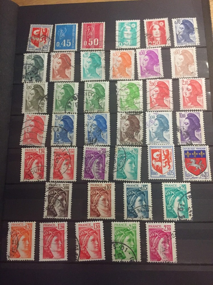 timbres Classeur complet de 173 timbres