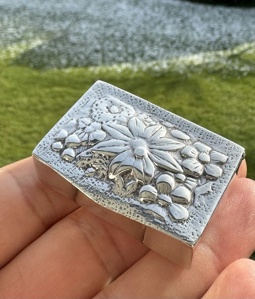 Vintage Solid 900 Silver Floral Design Pill / Snuff Box