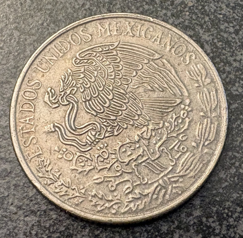 Mexico (2) 50 Centavos coins - 1979