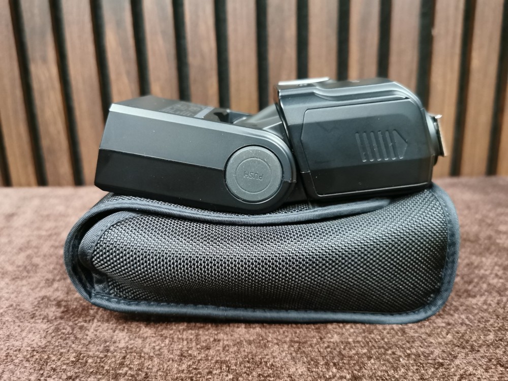 OM SYSTEM OLYMPUS FL-700WR Electronic Flash - MINT CONDITION