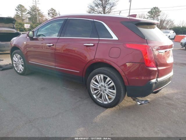 XT5       2017 Glove Box 4972233