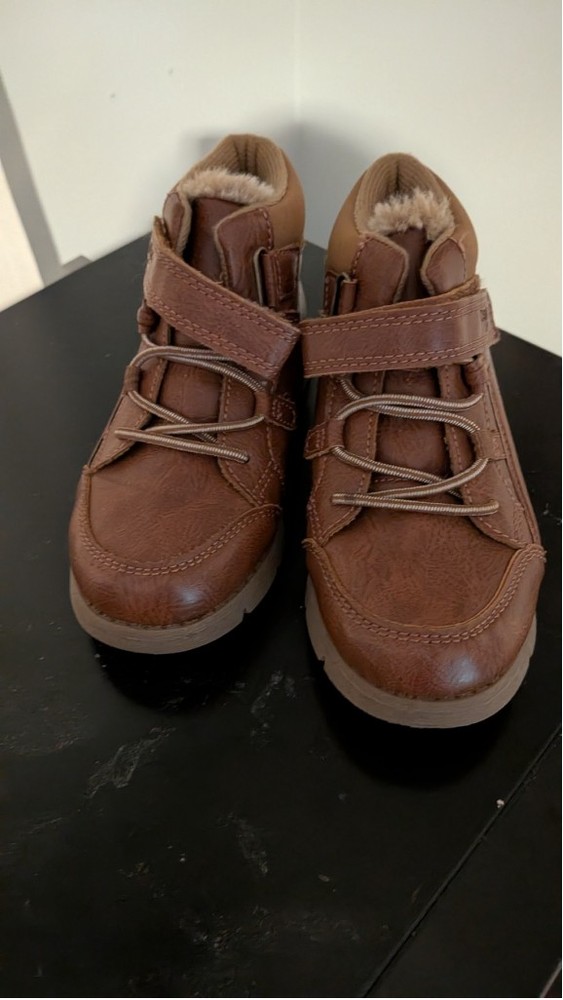 Osh Kosh B GoshBoys boots size 11M