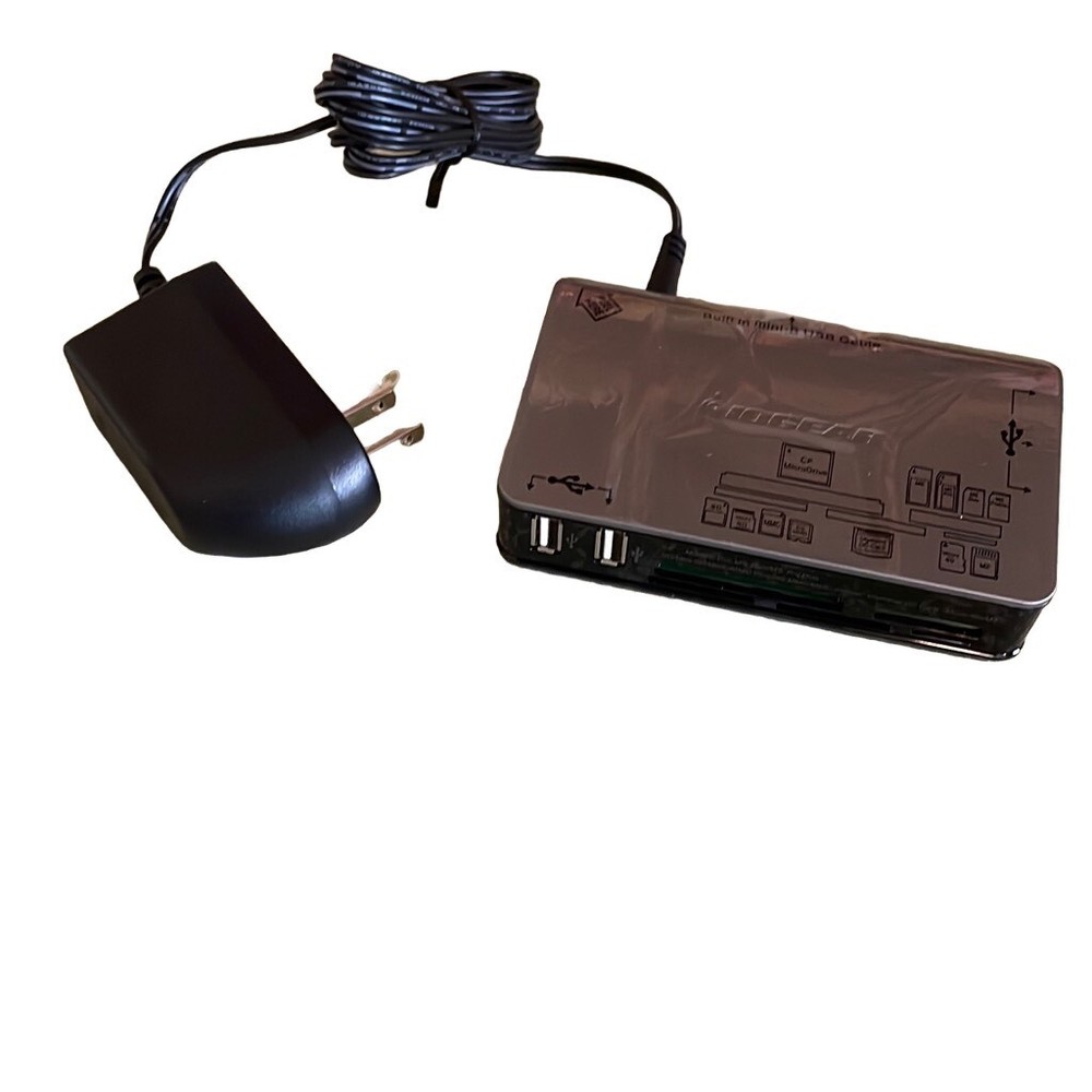 Iogear USB Hub & Card Reader NWOB