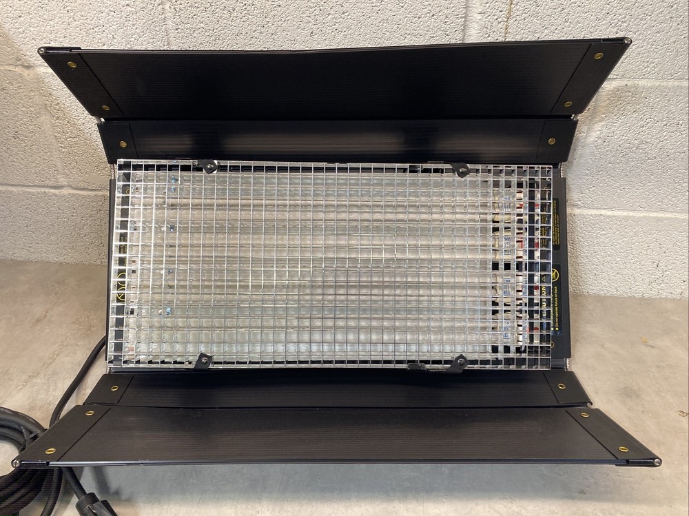 Kino Flo DIV-400U Diva Lite for Studio Lighting