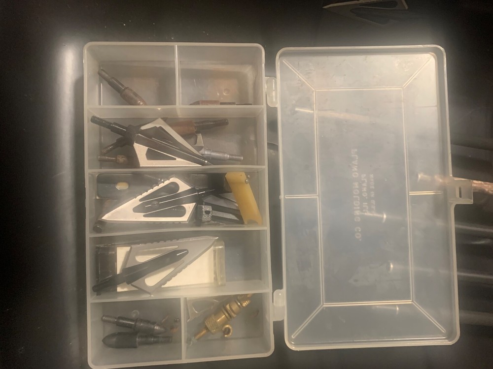 compound bow right hand 70lbs with arrows and tips