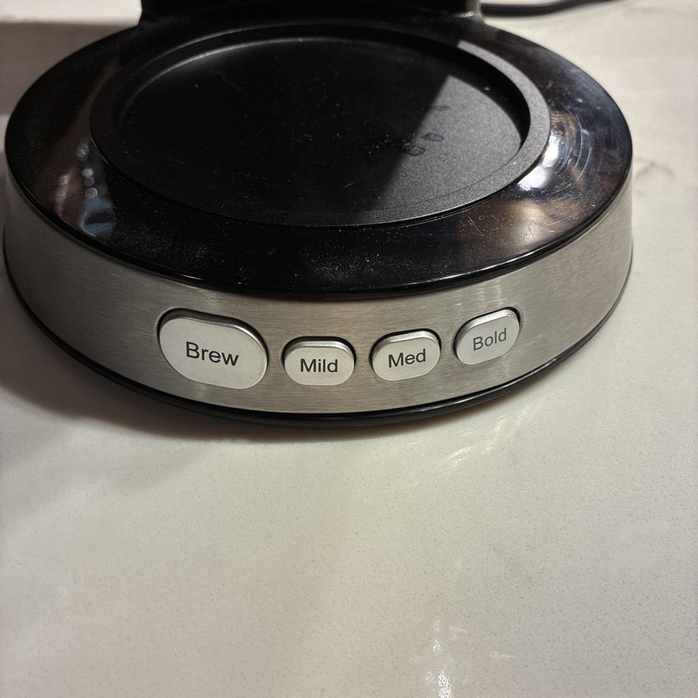 Cuisinart Cold Brew DCB-10 Automatic Coffeemaker Complete 7-Cup Silver Black