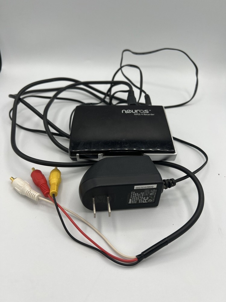 Neuros MjB2400 MPEG4 Video Recorder 2 MPEG4 With Cables