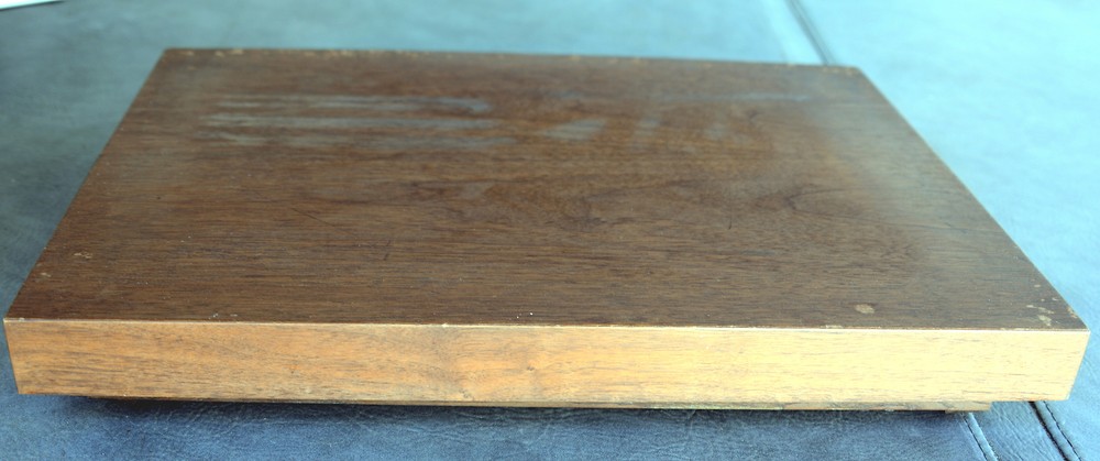 Wooden anti-vibration table