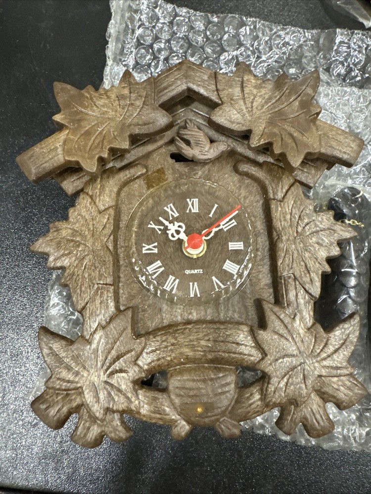 Small Plastic Cuckoo Clock - Battery Operated-Quartz-NOT TESTED