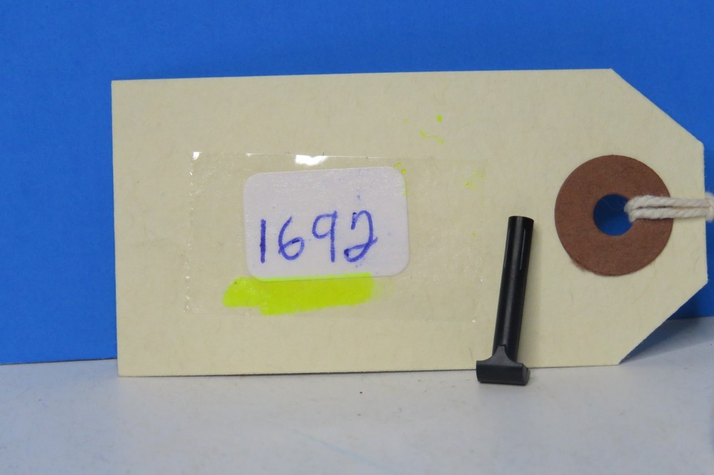 4 PIECES MOLDED CABOOSE SMOKE STACK BLACK PLASTIC L-1692
