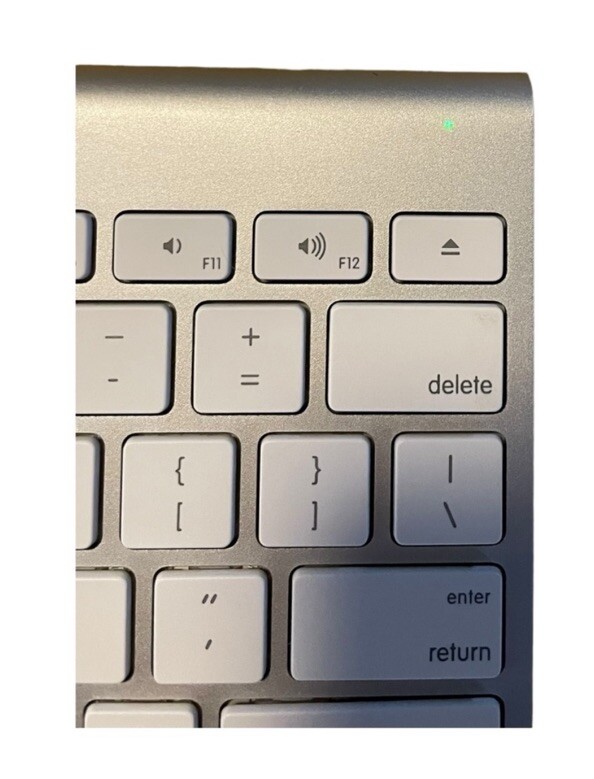 Apple Magic Keyboard Wireless with Bluetooth Battery Operated WORKS A1314