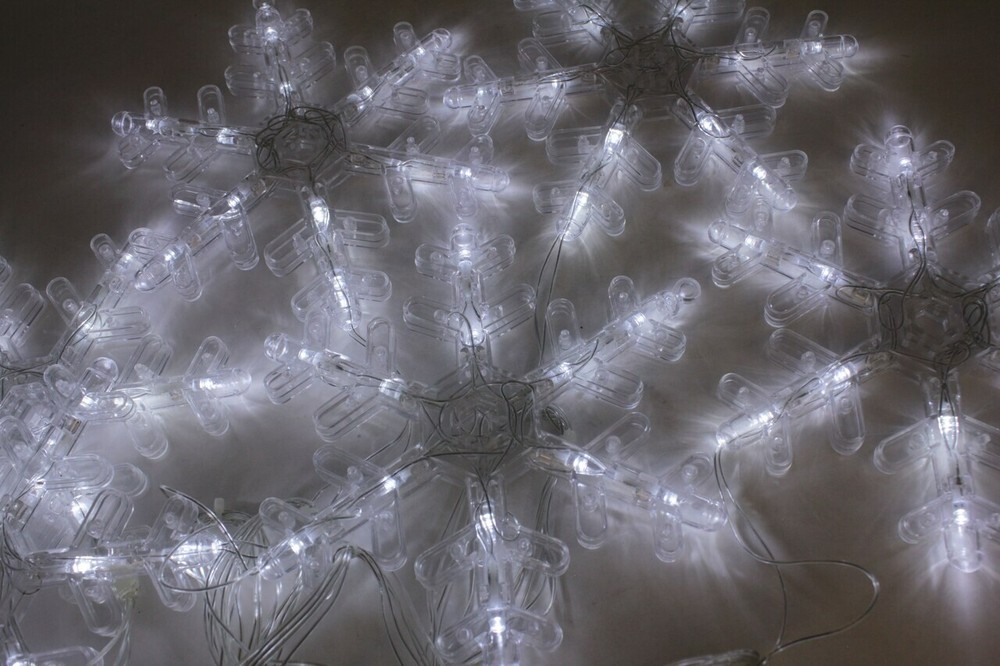 Perfect Holiday LED Snowflake String Lights 6pc Plug-In 8 Light Functions White