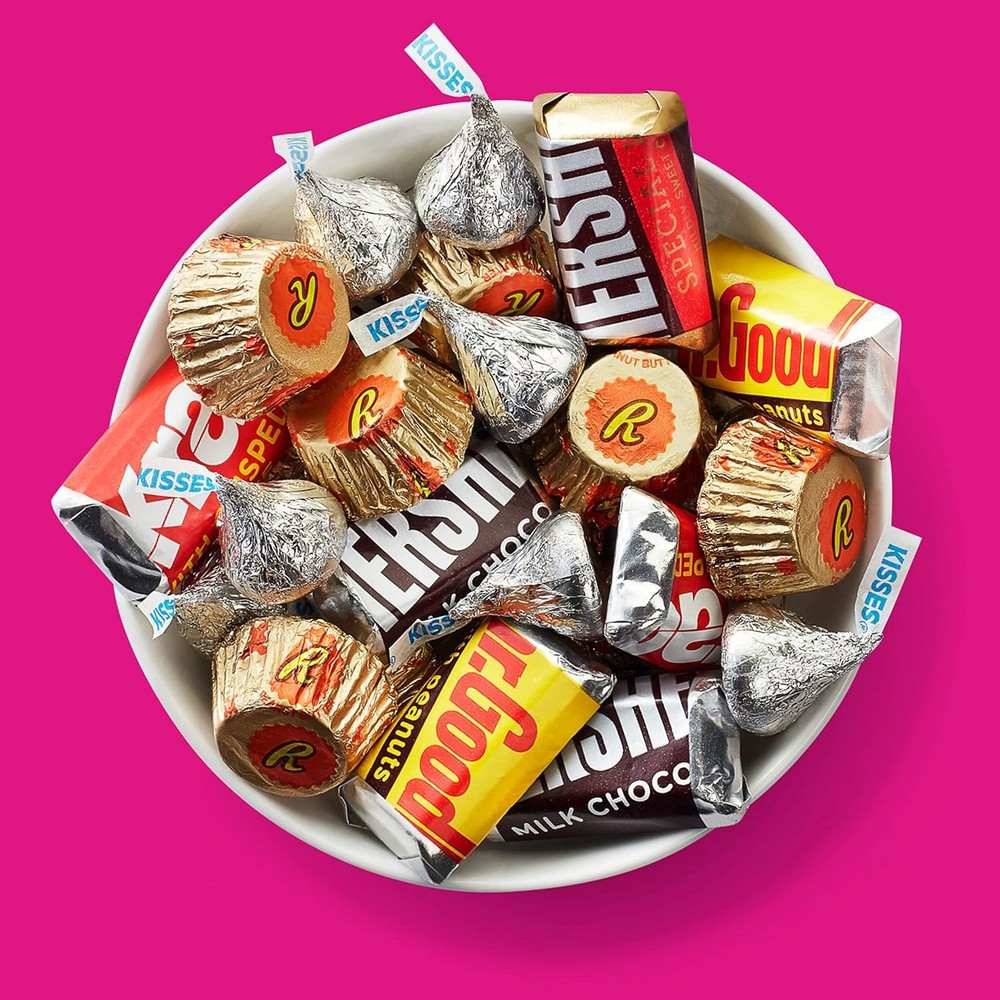HERSHEY'S and REESE'S Miniatures Assorted Chocolate Candy Party Pack,...