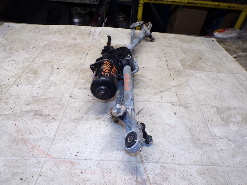 2004-2009 MAZDA 3 FRONT WINDSHIELD WIPER TRANSMISSION LINKAGE W/ MOTOR ASSY