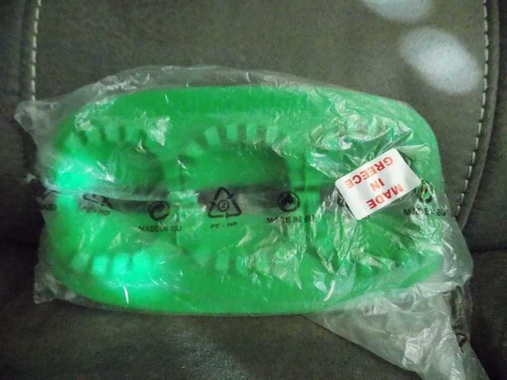 NEW Tupperware Empanada Turnover Maker, Green, #7009