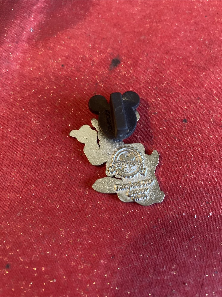 2005 Disneyland GWP Donald Duck Blue Suit Pin