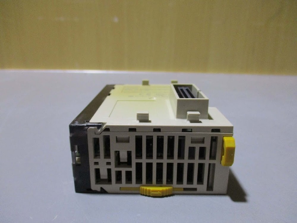 OMRON CJ1W-NC433 NC Unit Numerical Control Module USED