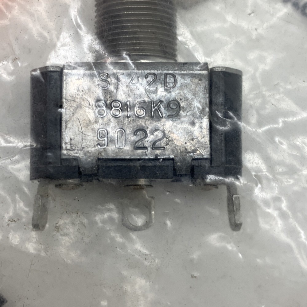 Eaton Cutler Hammer ST42D On-Momentary Toggle Switch 1-Pole