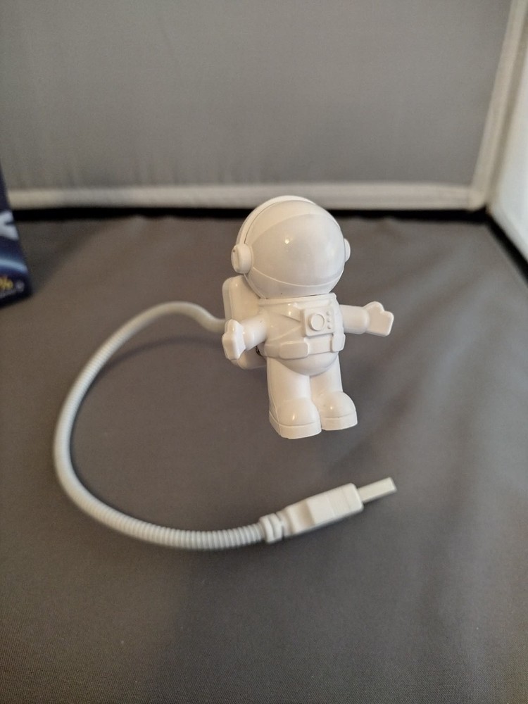 Soondar Astronaut USB Light, open box