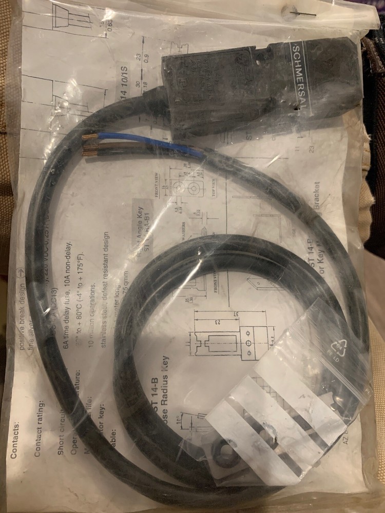 SCHMERSAL ST14-02 / ST1402 (NEW IN BOX)