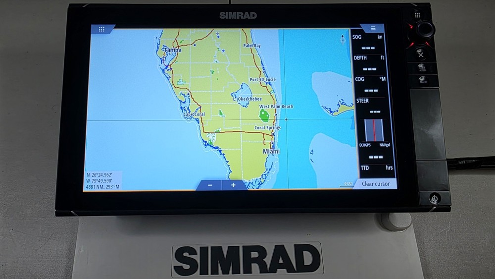Simrad NSS 16evo2 Chartplotter- Fishfinder / Excellent Condition / Complete Set