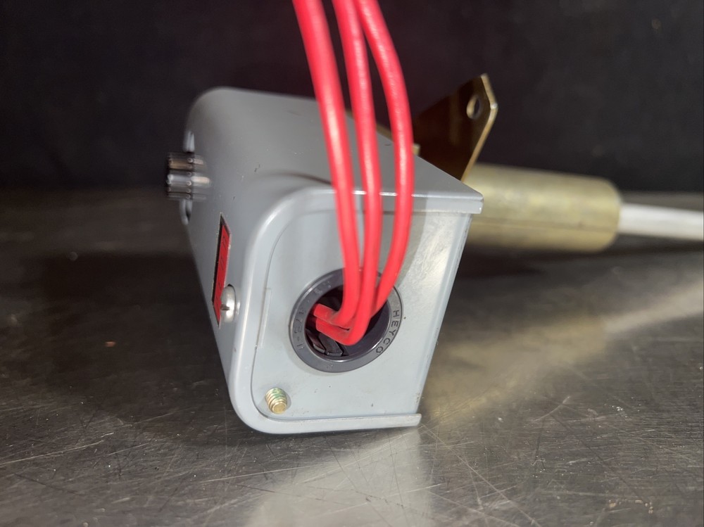 PENN A25AN-1 WARM AIR LIMIT CONTROL ADJUSTABLE TEMP MANUAL RESET