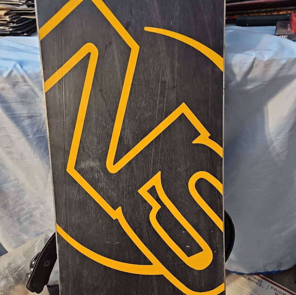 Never Summer Premier T5 Snowboard, Burton Syncro bindings