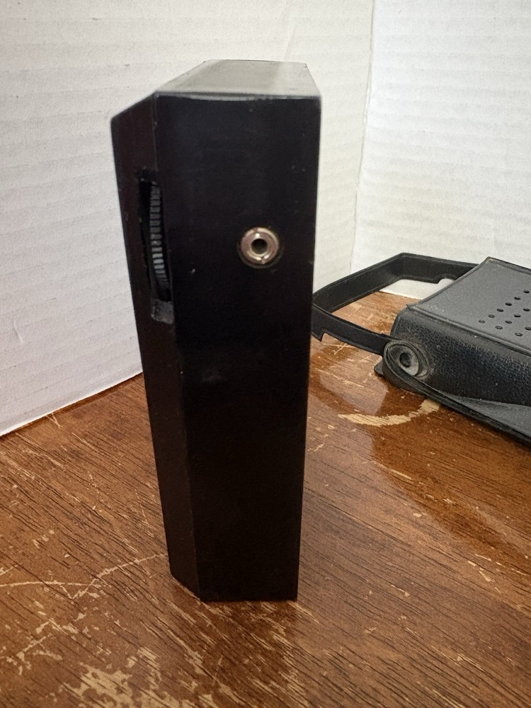 Jade 8 solid state AM transistor radio with case tested working