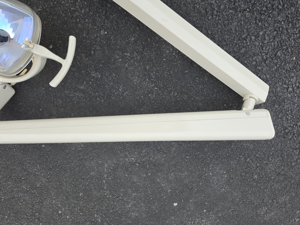 Adec 6300 Dental Examination Light