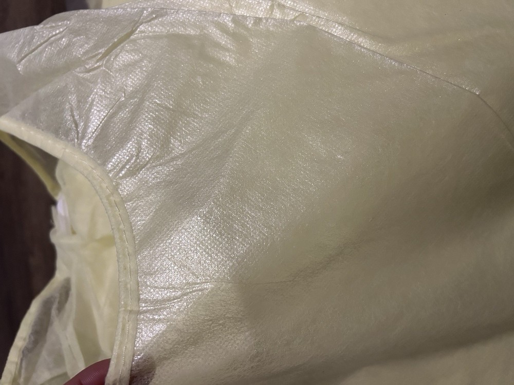 Disposable Yellow isolation Gowns ( 9-pack Open Box )