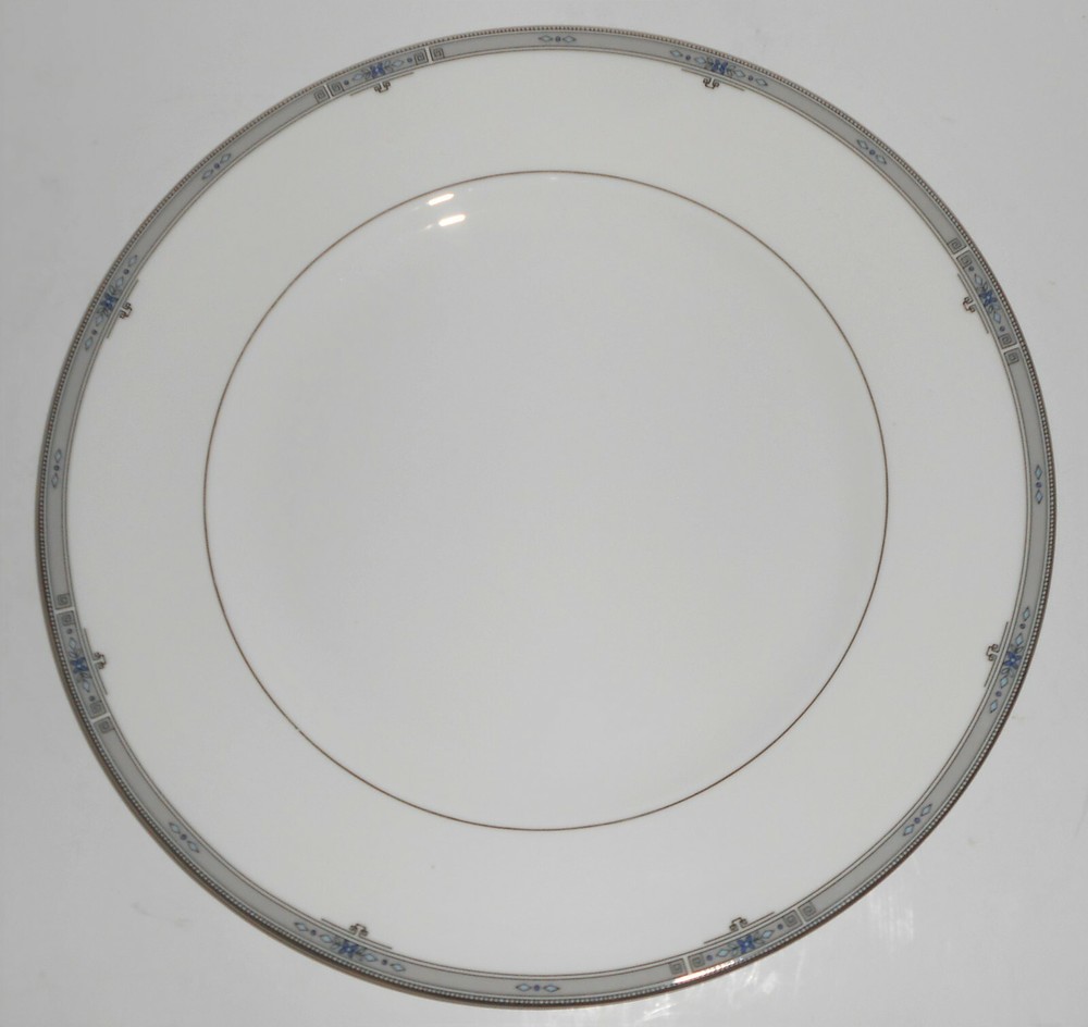 Wedgwood Pottery Bone China Amhearst Dinner Plate