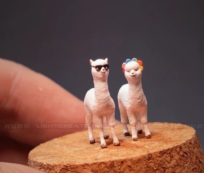 1/64 Scale Alpaca Couple Miniature Model