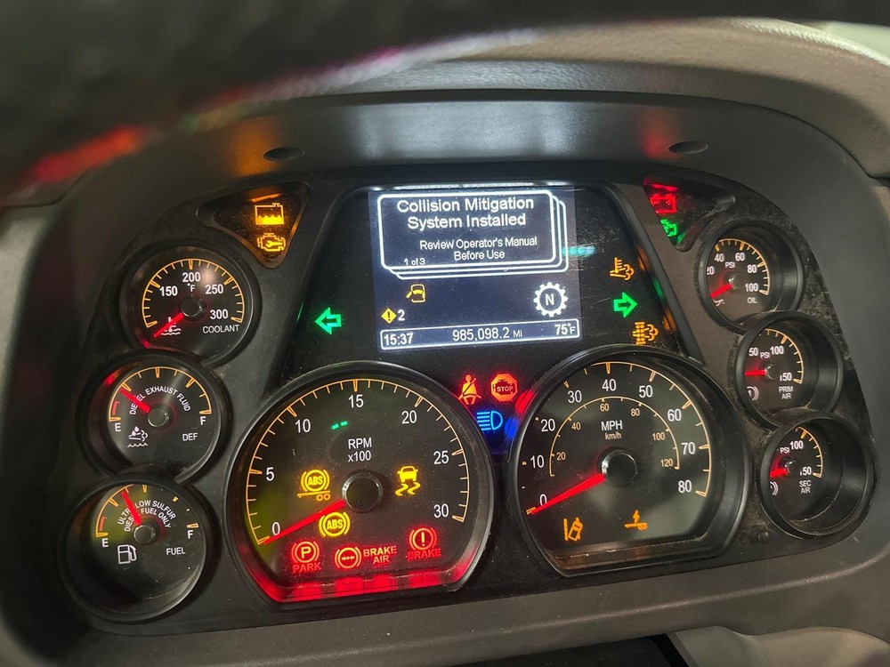 2013-2018 Peterbilt 579 Speedometer Instrument Cluster - Used