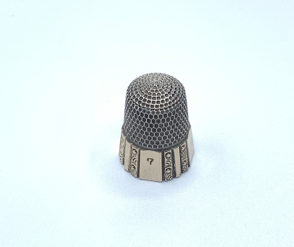 Victorian Simons Bros Sterling Silver & Gold Band scroll pattern panels Thimble