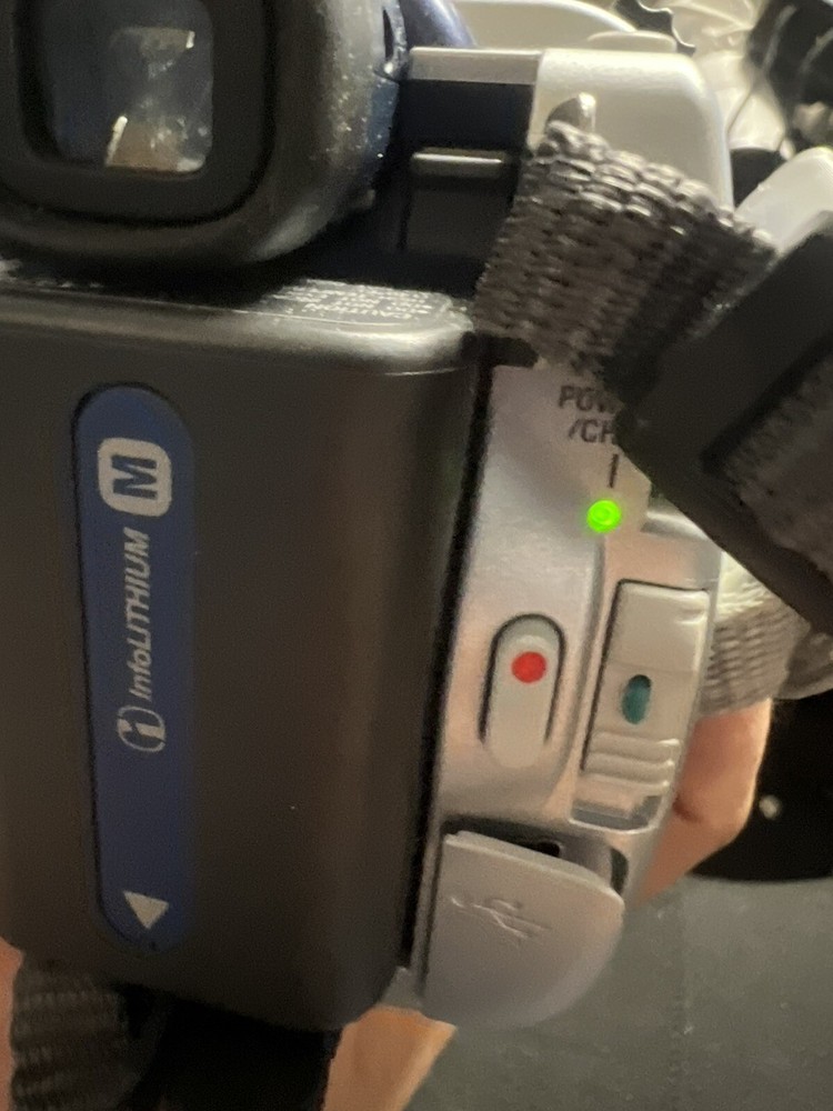 Sony Digital Camcorder Model DCR-DVD200 untested