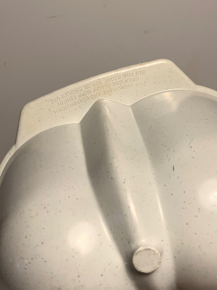 Nordic Ware 9 Cup White Bundt Cake Pan