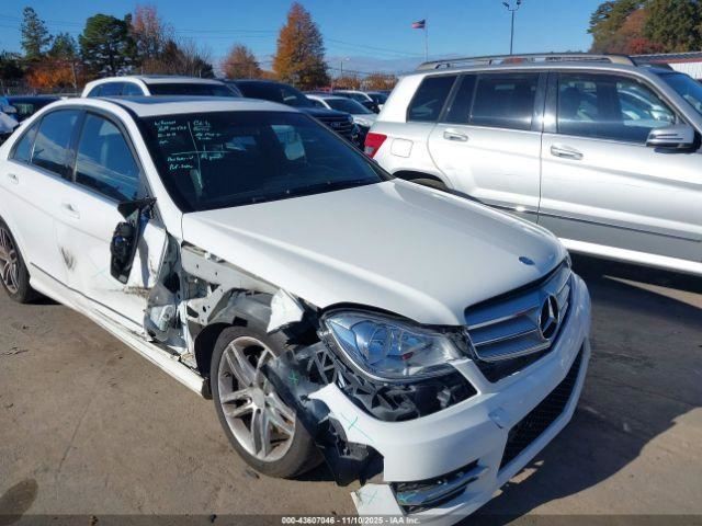 C220 2013 Glove Box 4964459