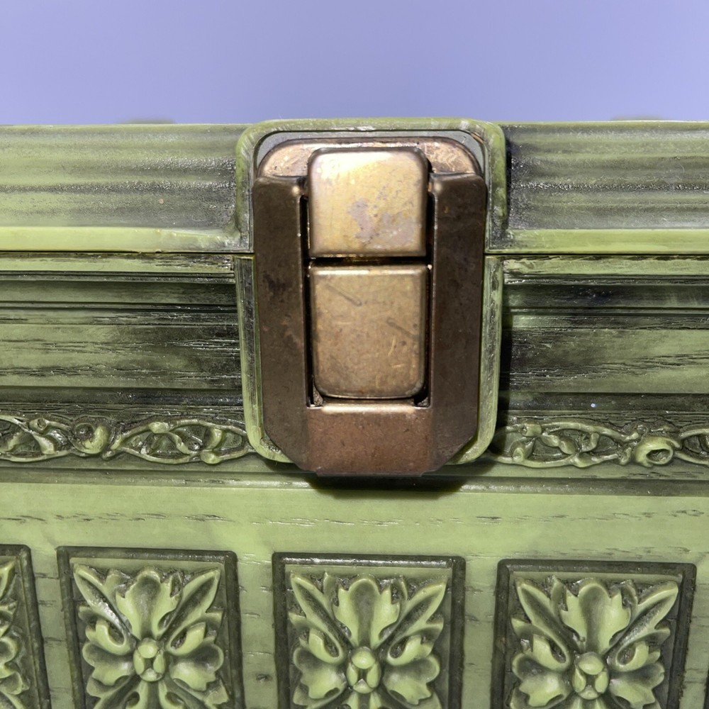 VINTAGE MAX KLEIN GREEN ORNATE PLASTIC SEWING KEEPSAKE BOX